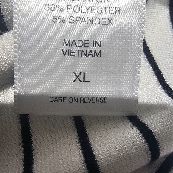 SOHO/ New York & Company Athletic Woman's Shirt XL - Picture 4 of 4